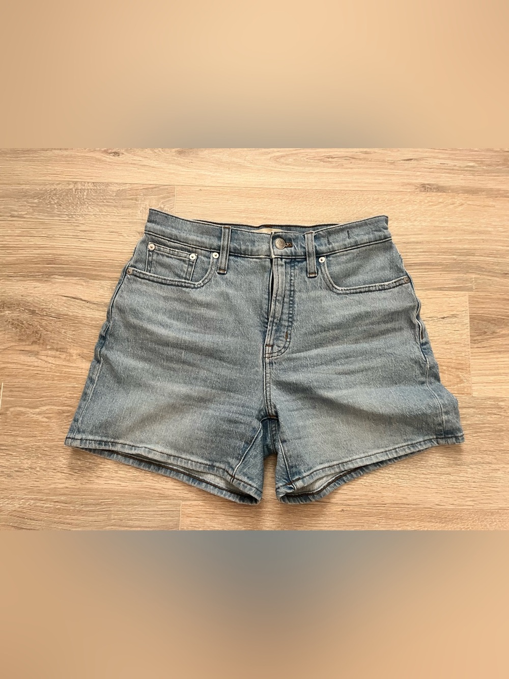 Madewell Women’s The Perfect Vintage Mid-Length Jean Short in Wainfleet Wash 26 - Picture 2 of 9